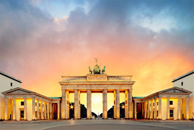 Berlin top ten tourist attractions list, into the heart of Europe to appreciate the diverse urban style!