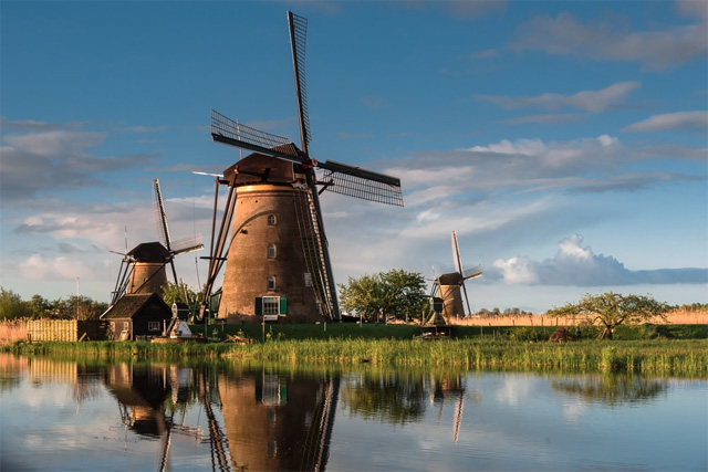 Kids Embankment Windmill
