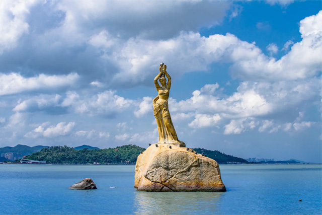 Statue of Fisherwoman in Zhuhai