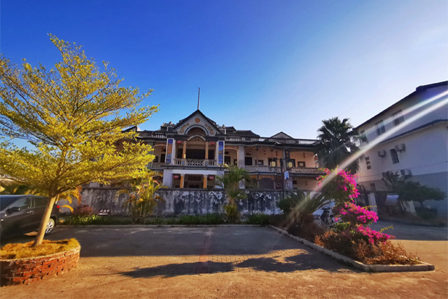 Baihou Famous Town