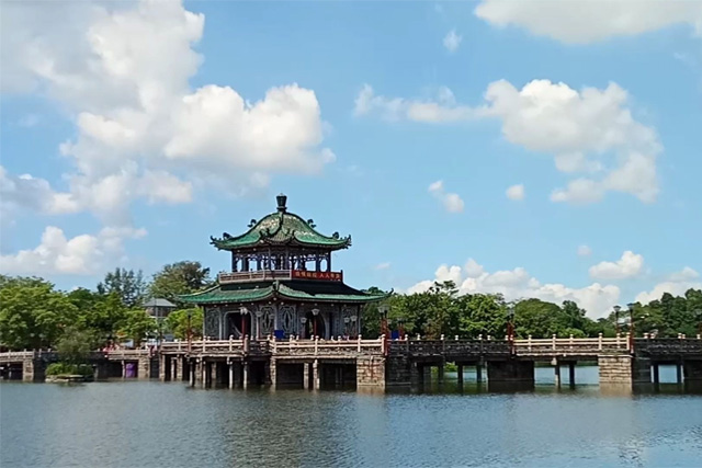 Rongjiang West Lake Park