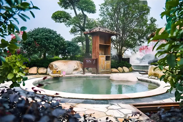 Yunlan Bay Hot Spring