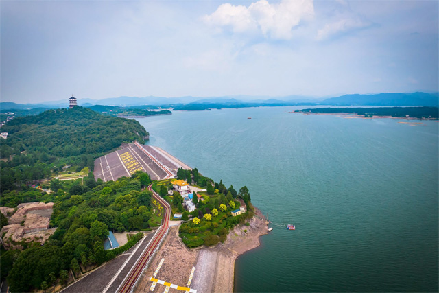 Wanfo Lake Scenic Area
