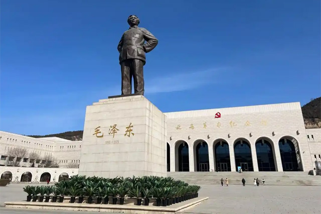 Site panoramique du mémorial révolutionnaire de Yan'an dans la ville de Yan'an