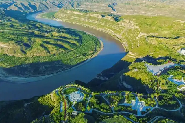 Zone panoramique de la baie de Qiankun sur le fleuve Jaune à Yanchuan, ville de Yan'an