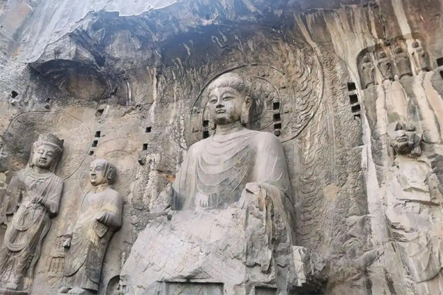 Zone panoramique des grottes de Longmen dans la ville de Luoyang