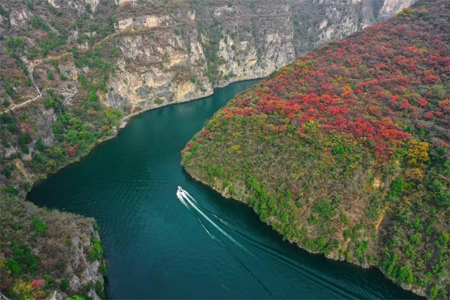 Zone panoramique de la montagne Yuntai-Shennong-Qingtianhe dans la ville de Jiaozuo