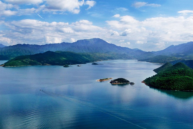 Chenzhou Dongjiang Lake Tourist Area