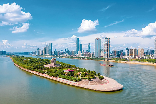 Changsha Yuelu Mountain-Orange Island Tourist Area